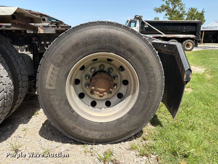 image for item EX4012 2014 Mack CHU613 semi truck