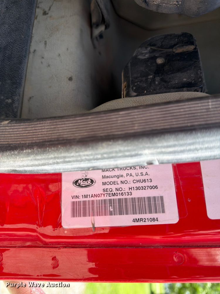 image for item EX4012 2014 Mack CHU613 semi truck