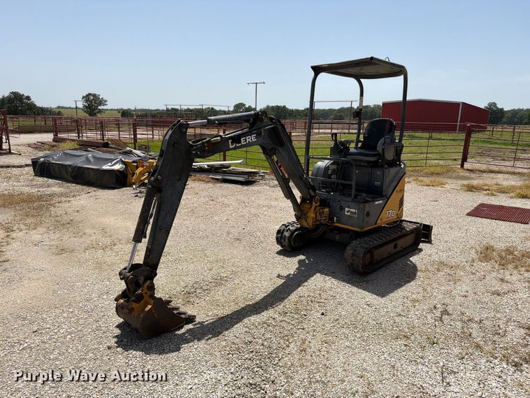 image for item EX4016 2007 John Deere 17D mini excavator