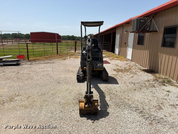 image for item EX4016 2007 John Deere 17D mini excavator