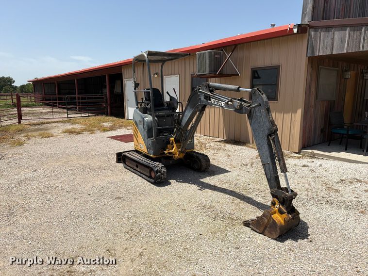 image for item EX4016 2007 John Deere 17D mini excavator