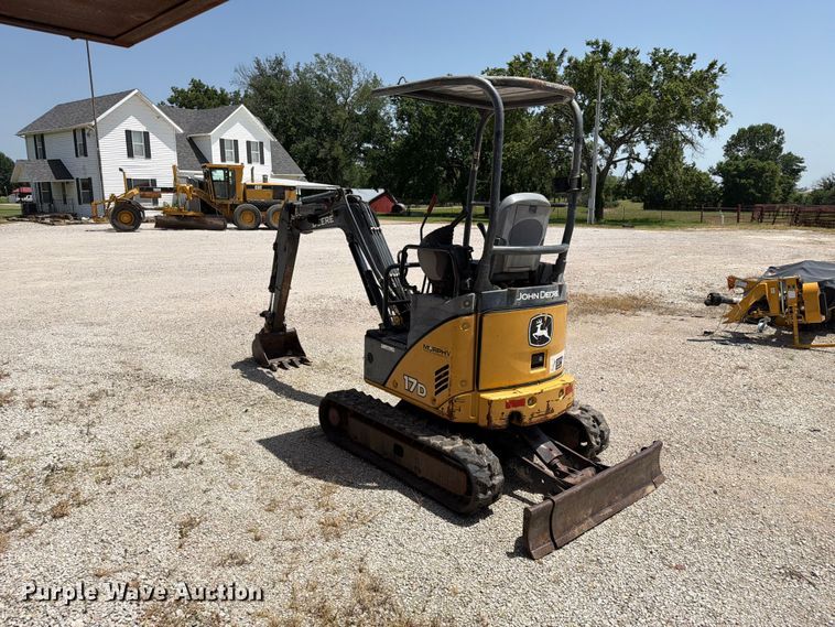 image for item EX4016 2007 John Deere 17D mini excavator