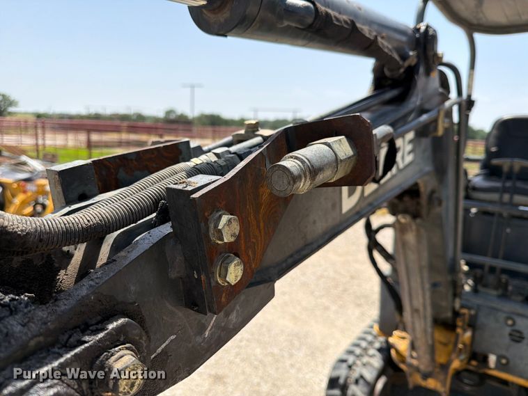 image for item EX4016 2007 John Deere 17D mini excavator