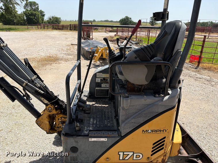 image for item EX4016 2007 John Deere 17D mini excavator