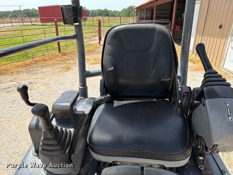 image for item EX4016 2007 John Deere 17D mini excavator
