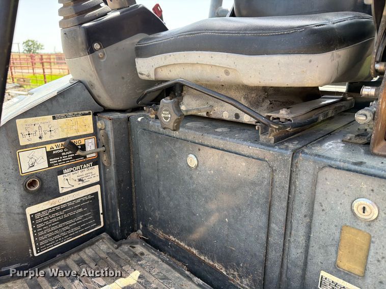 image for item EX4016 2007 John Deere 17D mini excavator