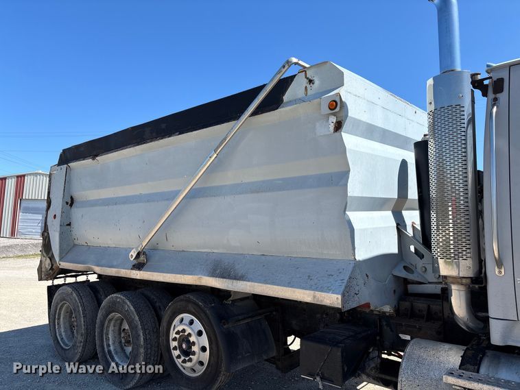 image for item FB3375 2007 Sterling L9500 dump truck