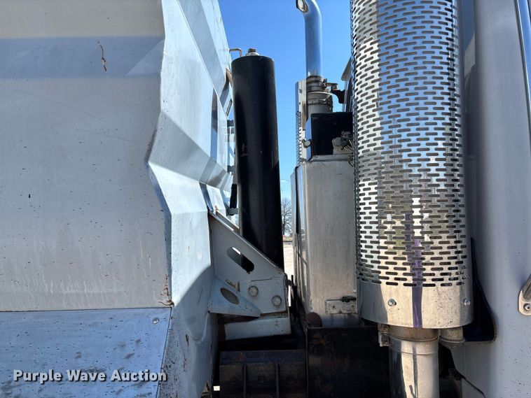 image for item FB3375 2007 Sterling L9500 dump truck