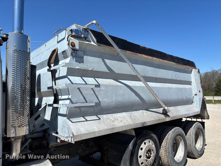 image for item FB3375 2007 Sterling L9500 dump truck