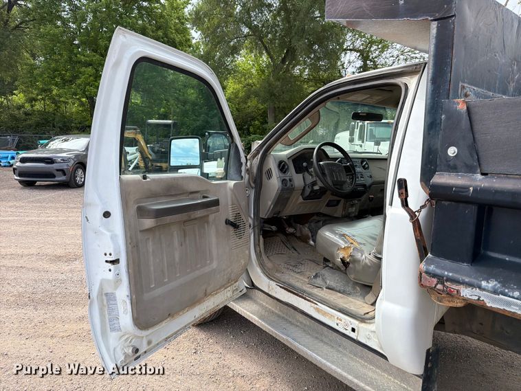 image for item FB8179 2008 Ford F550 Super Duty dump truck