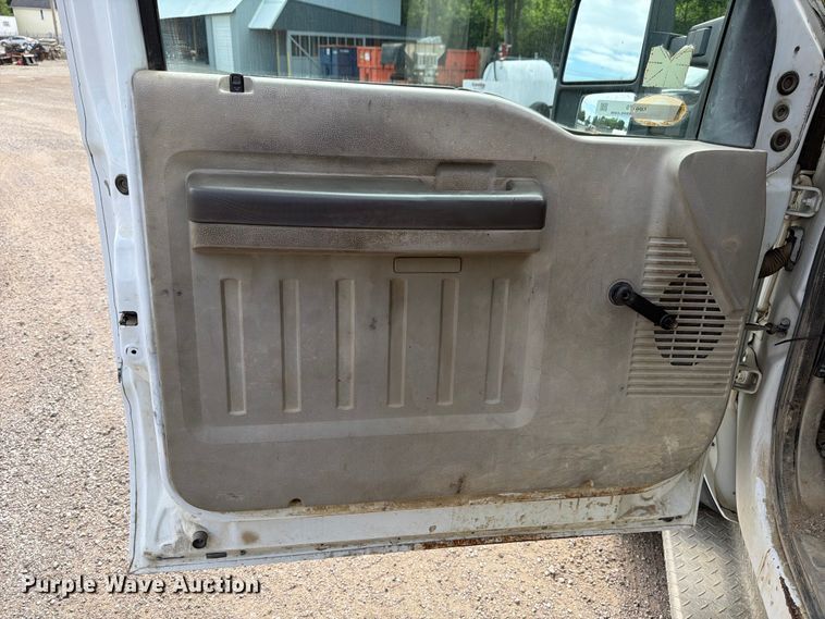 image for item FB8179 2008 Ford F550 Super Duty dump truck