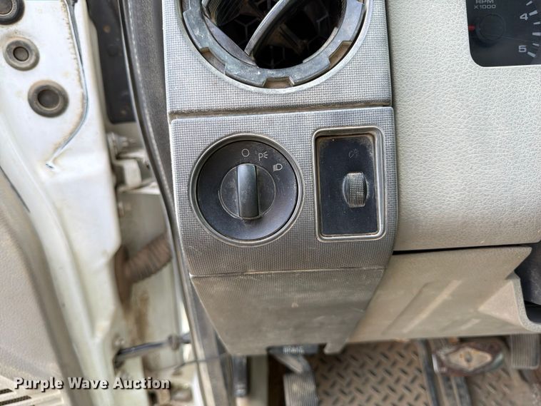 image for item FB8179 2008 Ford F550 Super Duty dump truck