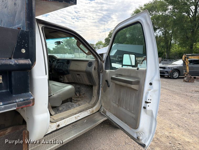 image for item FB8179 2008 Ford F550 Super Duty dump truck