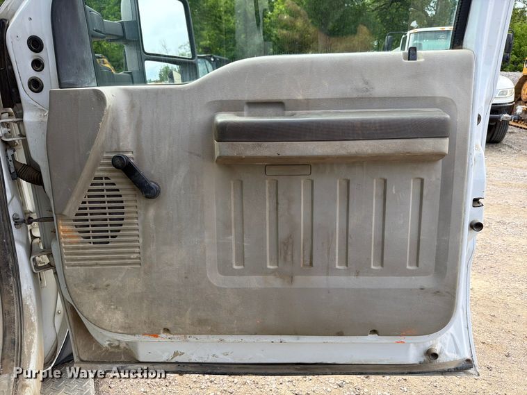 image for item FB8179 2008 Ford F550 Super Duty dump truck