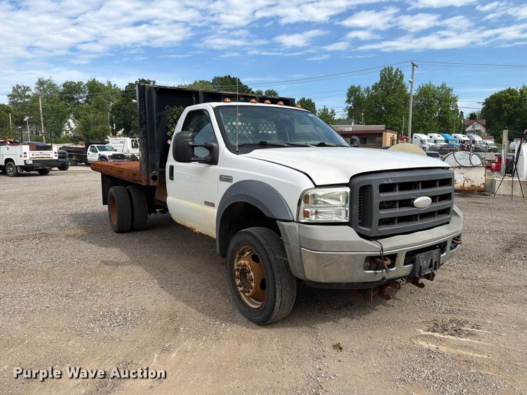 image for item FB8180 2005 Ford F-450 flatbed truck