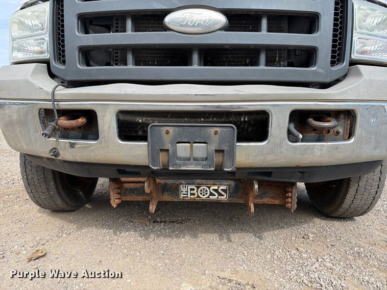 image for item FB8180 2005 Ford F-450 flatbed truck
