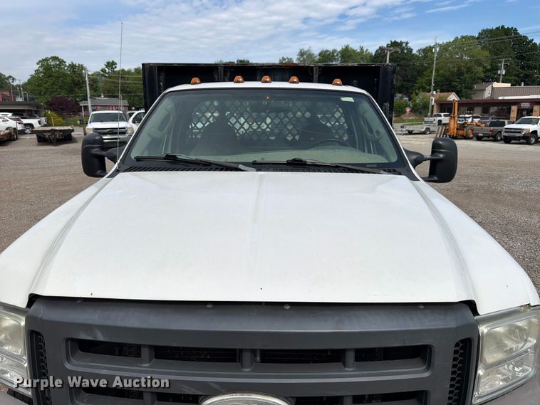 image for item FB8180 2005 Ford F-450 flatbed truck
