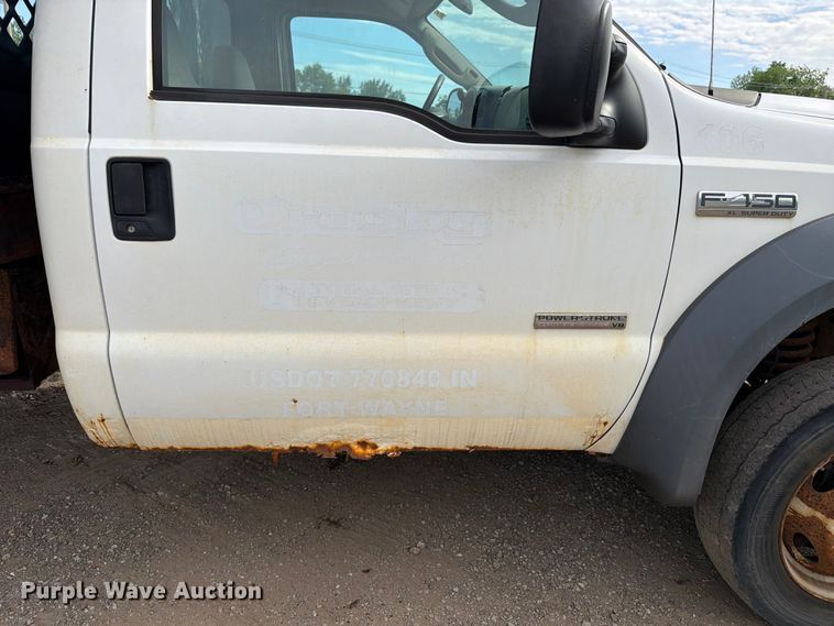 image for item FB8180 2005 Ford F-450 flatbed truck