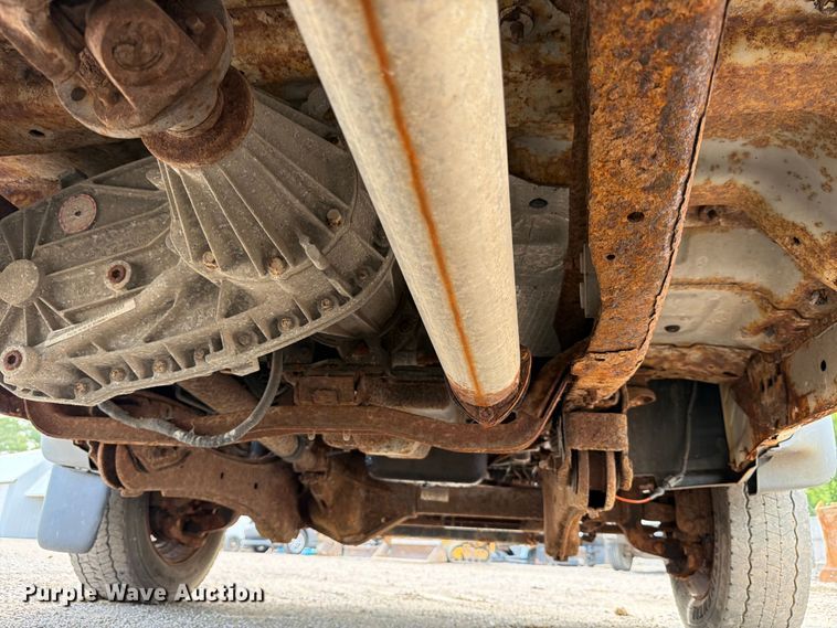 image for item FB8180 2005 Ford F-450 flatbed truck