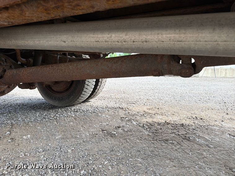 image for item FB8180 2005 Ford F-450 flatbed truck