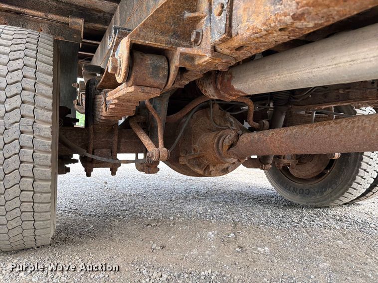 image for item FB8180 2005 Ford F-450 flatbed truck