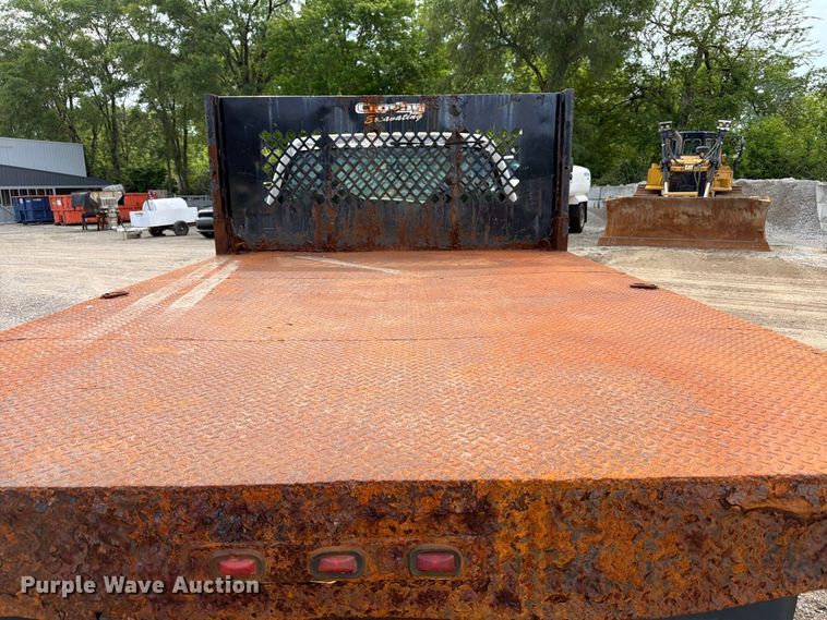 image for item FB8180 2005 Ford F-450 flatbed truck