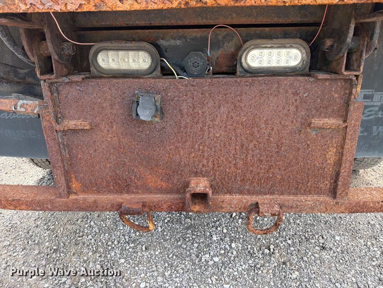 image for item FB8180 2005 Ford F-450 flatbed truck
