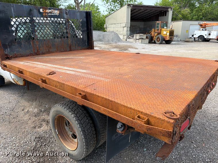 image for item FB8180 2005 Ford F-450 flatbed truck