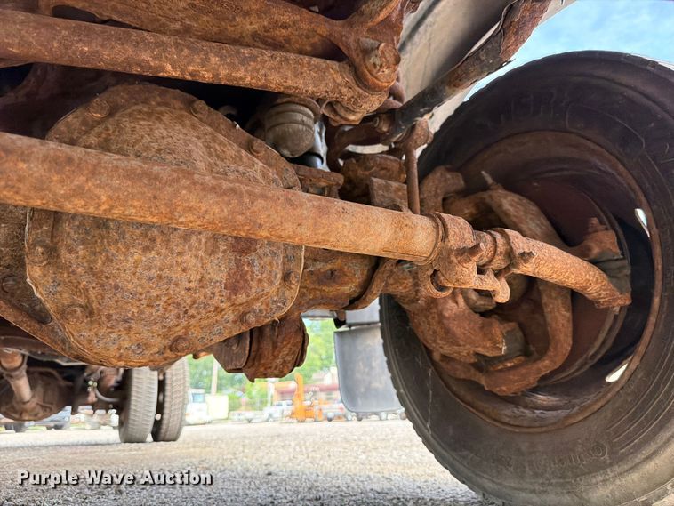 image for item FB8180 2005 Ford F-450 flatbed truck