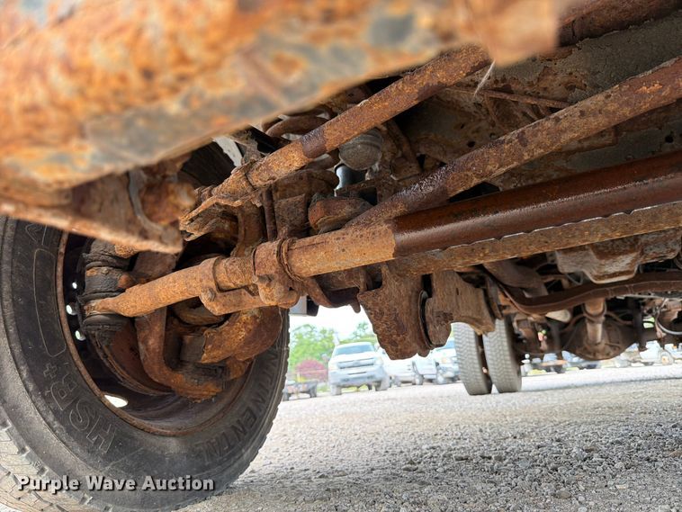 image for item FB8180 2005 Ford F-450 flatbed truck