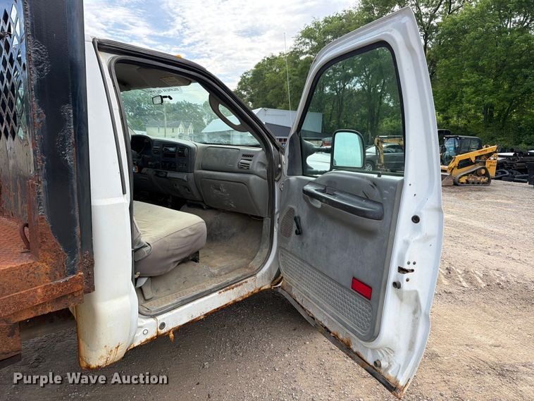image for item FB8180 2005 Ford F-450 flatbed truck