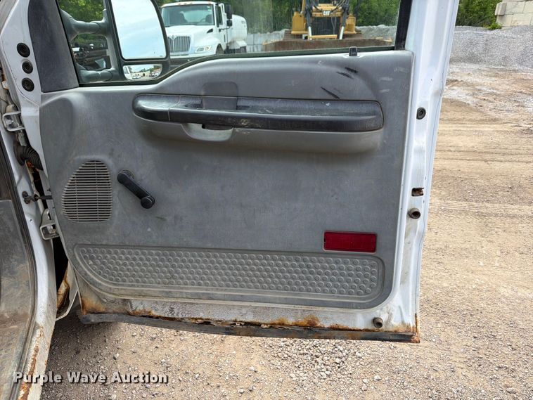 image for item FB8180 2005 Ford F-450 flatbed truck
