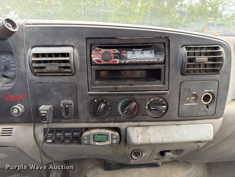 image for item FB8180 2005 Ford F-450 flatbed truck