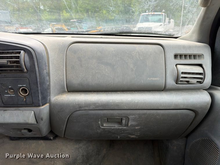image for item FB8180 2005 Ford F-450 flatbed truck