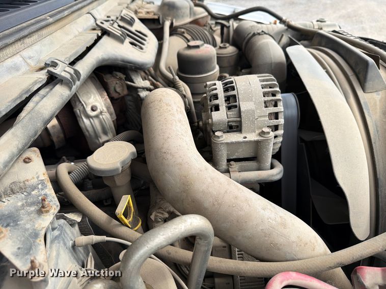 image for item FB8180 2005 Ford F-450 flatbed truck