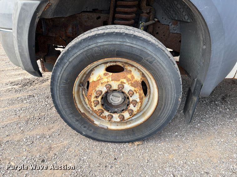 image for item FB8180 2005 Ford F-450 flatbed truck