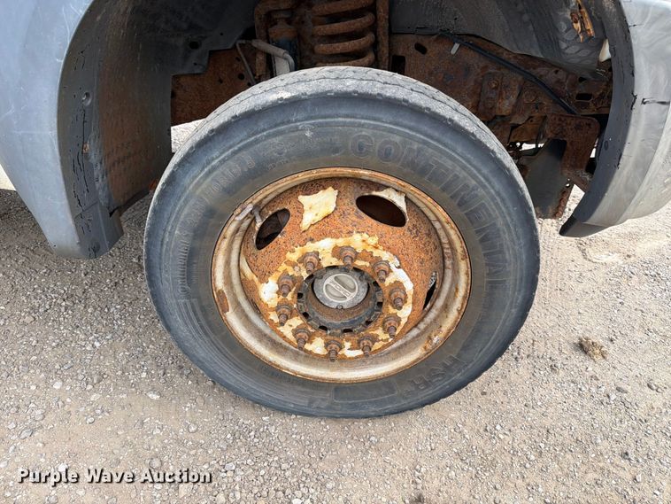 image for item FB8180 2005 Ford F-450 flatbed truck