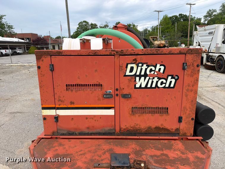 image for item FB8183 2009 Ditch Witch FX30 vacuum excavator