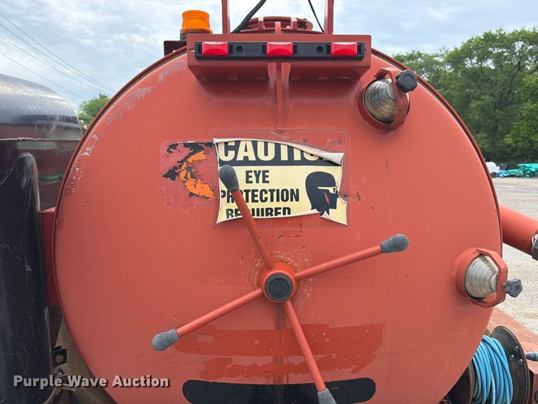 image for item FB8183 2009 Ditch Witch FX30 vacuum excavator