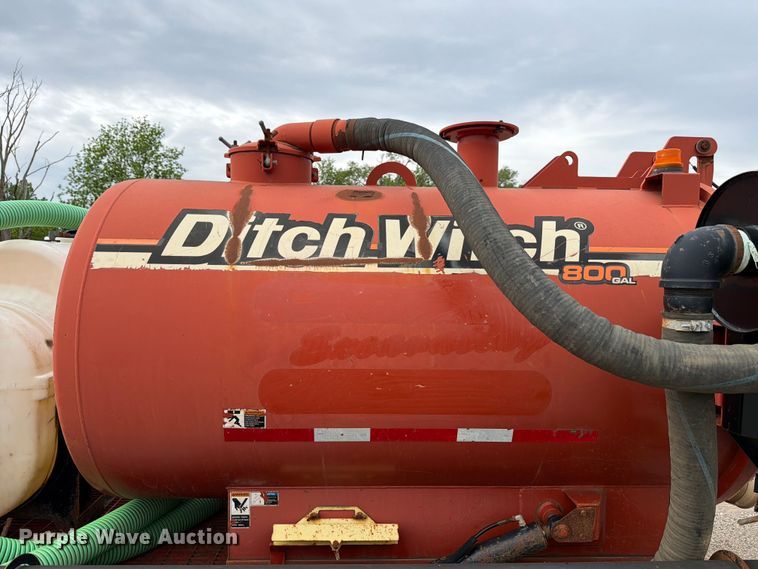 image for item FB8183 2009 Ditch Witch FX30 vacuum excavator