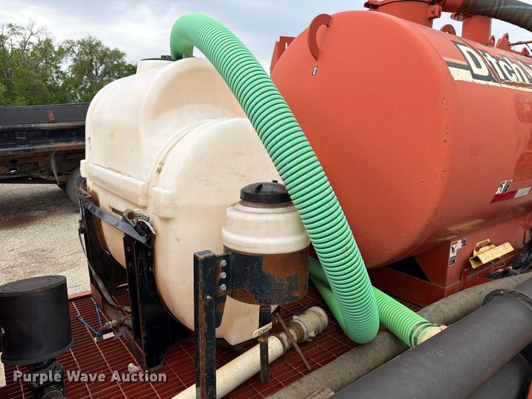 image for item FB8183 2009 Ditch Witch FX30 vacuum excavator