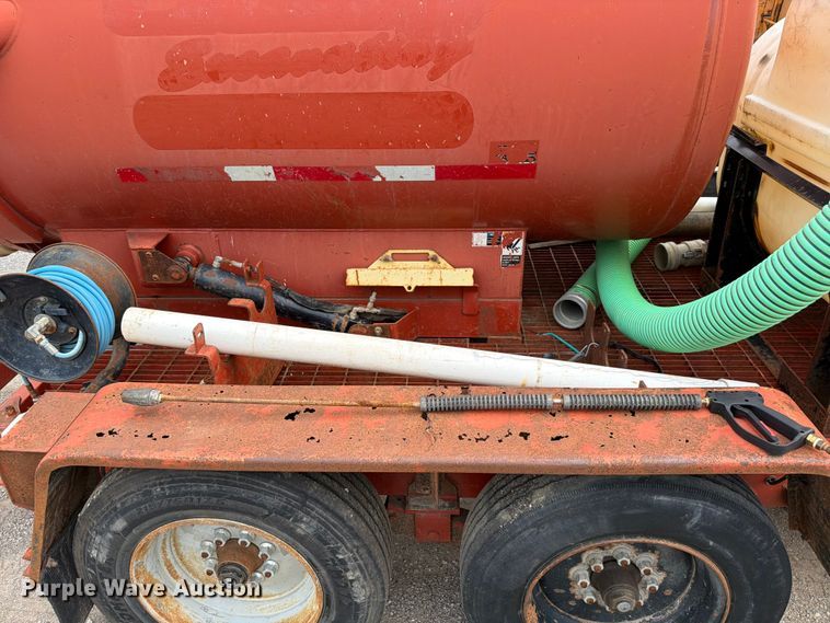 image for item FB8183 2009 Ditch Witch FX30 vacuum excavator
