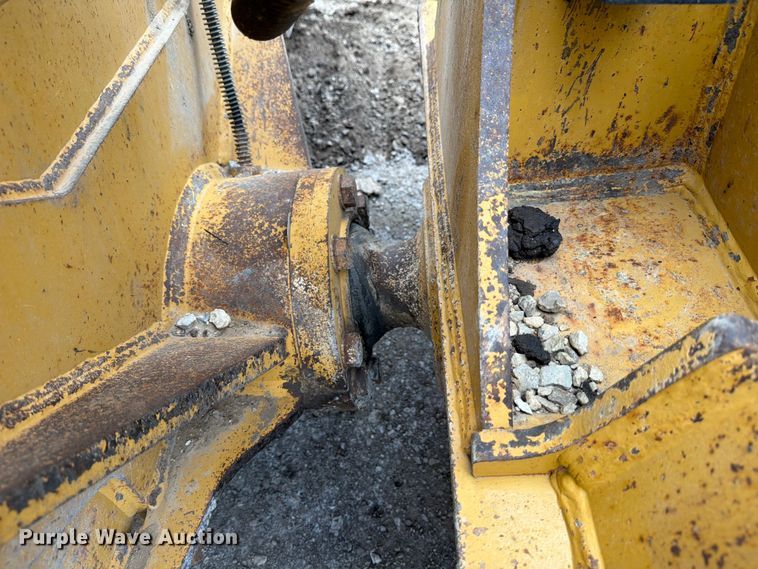 image for item FB8184 2015 Caterpillar D6T XW dozer