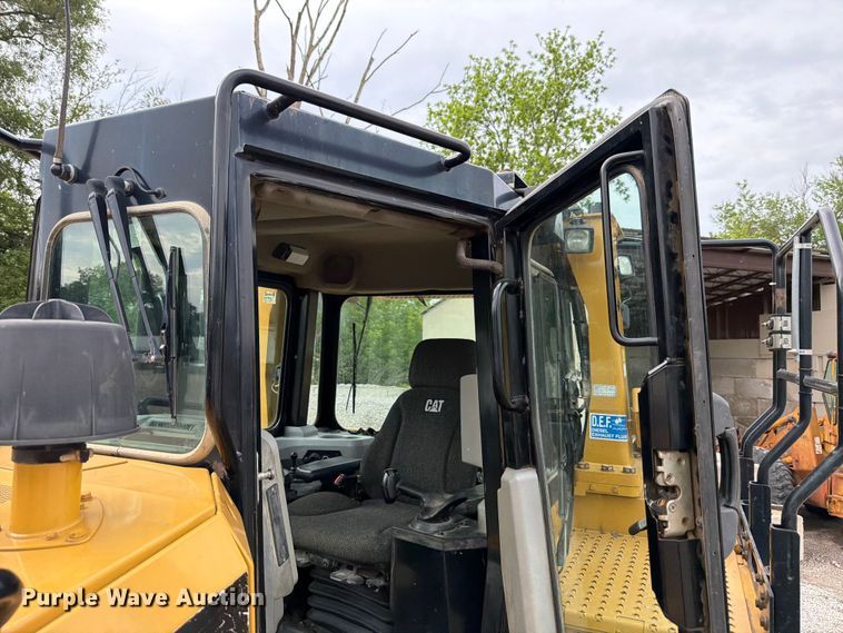 image for item FB8184 2015 Caterpillar D6T XW dozer
