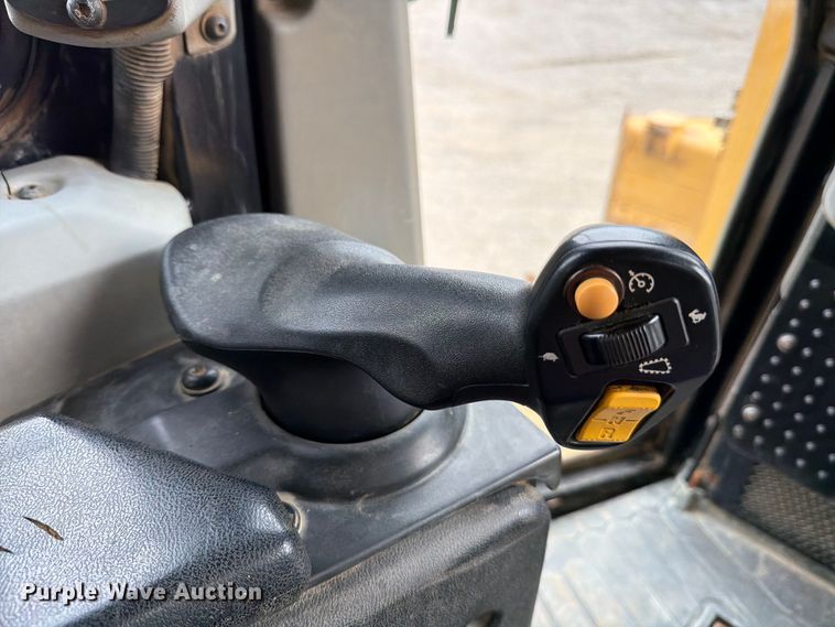 image for item FB8184 2015 Caterpillar D6T XW dozer
