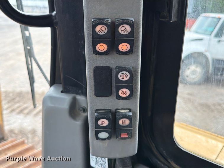 image for item FB8184 2015 Caterpillar D6T XW dozer