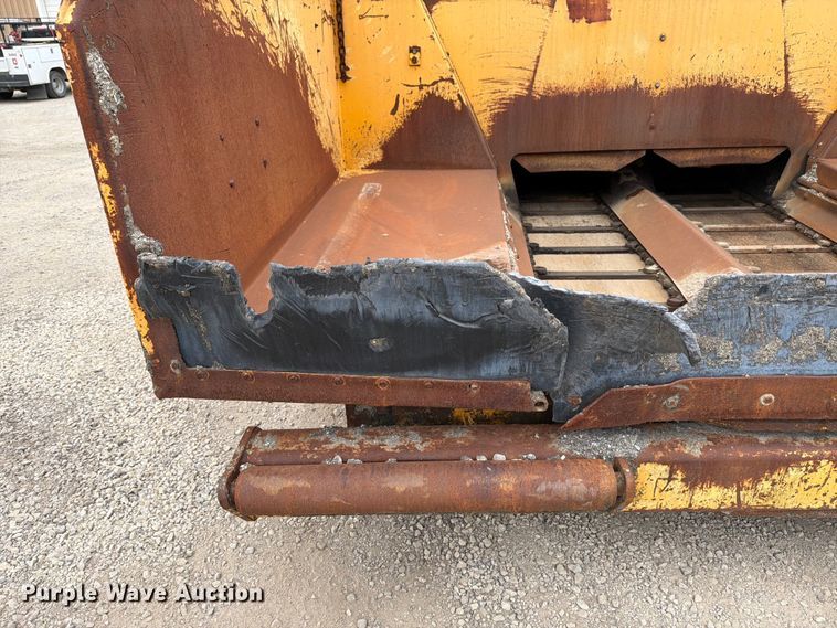 image for item FB8186 1997 Blaw-Knox PF-5510 paver