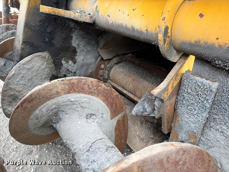 image for item FB8186 1997 Blaw-Knox PF-5510 paver