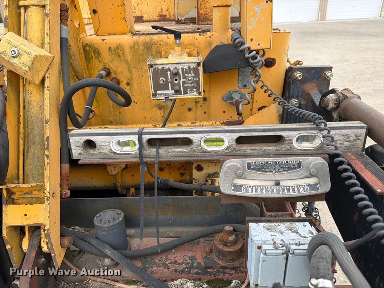 image for item FB8186 1997 Blaw-Knox PF-5510 paver