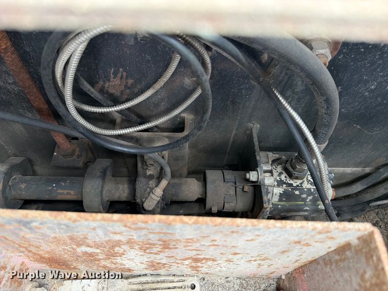 image for item FB8186 1997 Blaw-Knox PF-5510 paver
